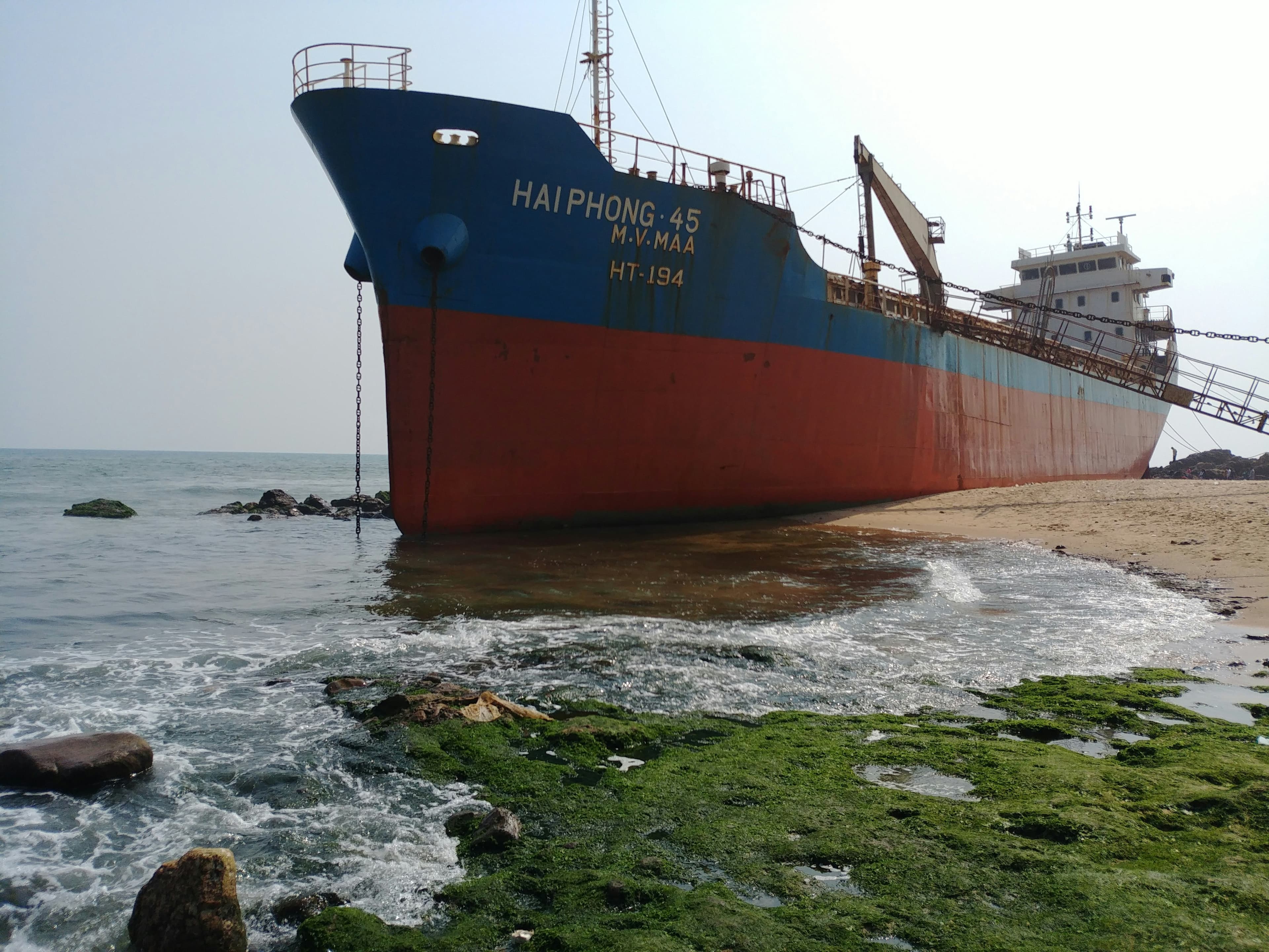 التزام Hapag-Lloyd بتوجيه كيب في نهاية العام: الآثار المالية لشاحني المواد الكيميائية